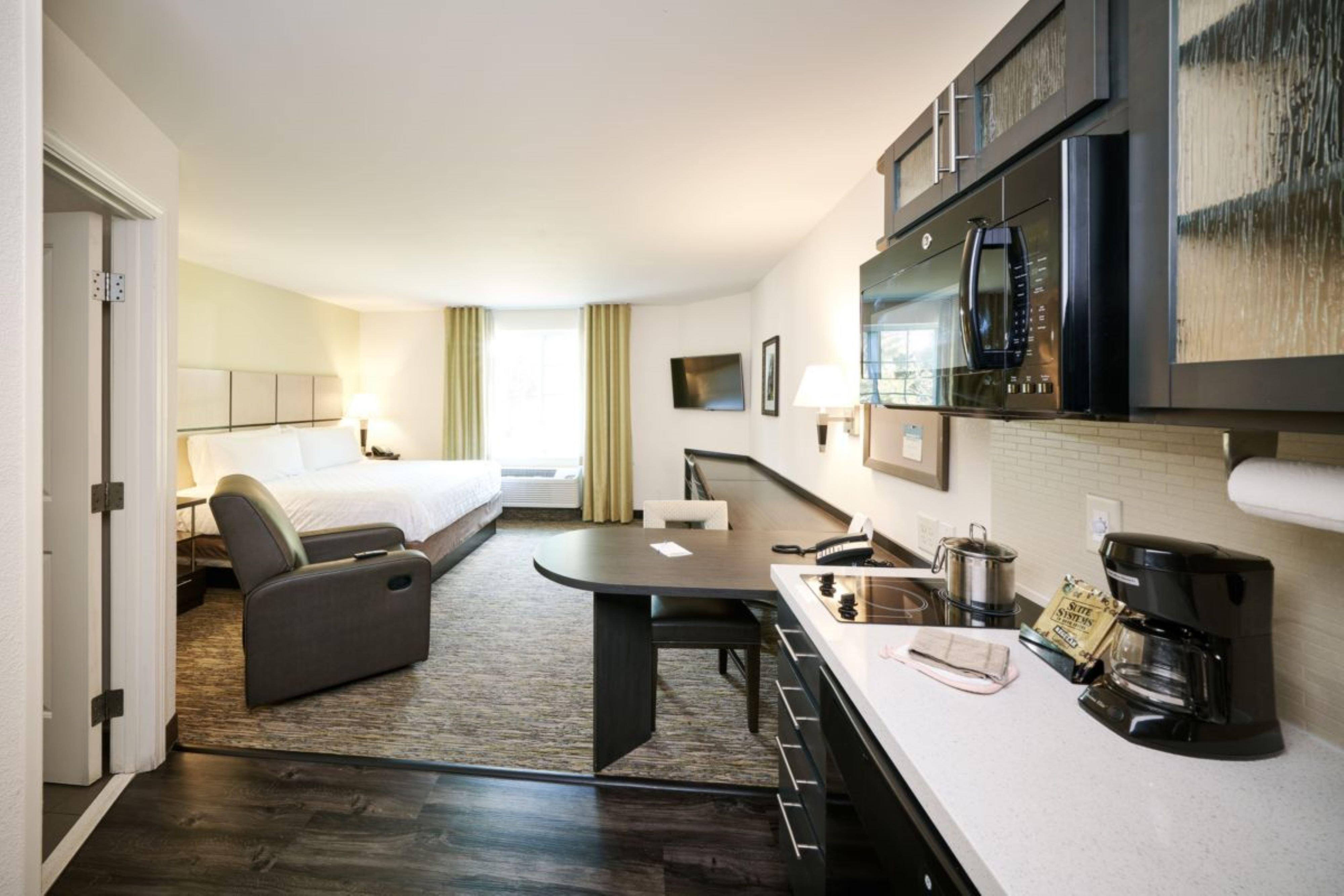 Candlewood Suites Lenexa - Overland Park Area, An Ihg Hotel Exterior photo