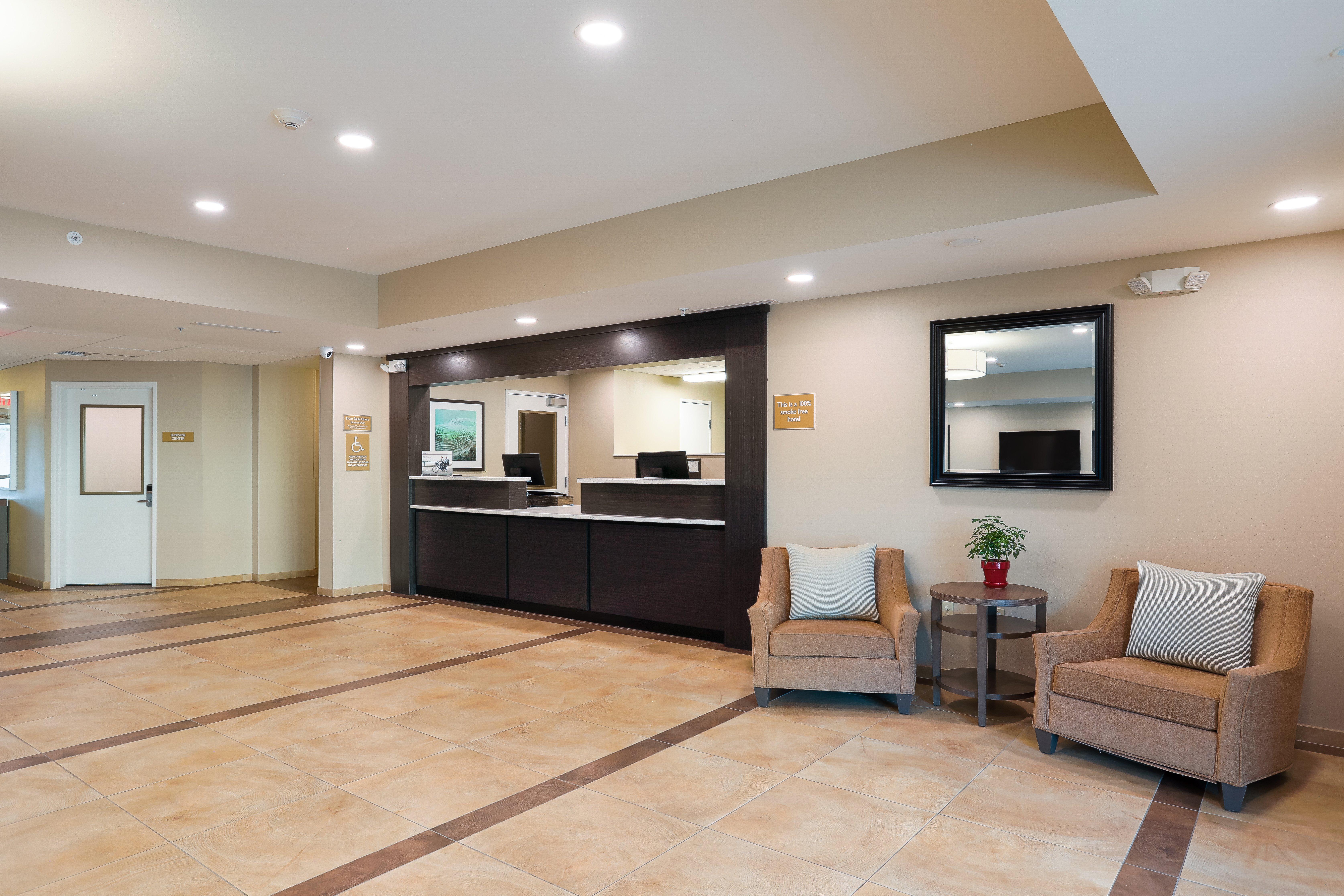 Candlewood Suites Lenexa - Overland Park Area, An Ihg Hotel Exterior photo