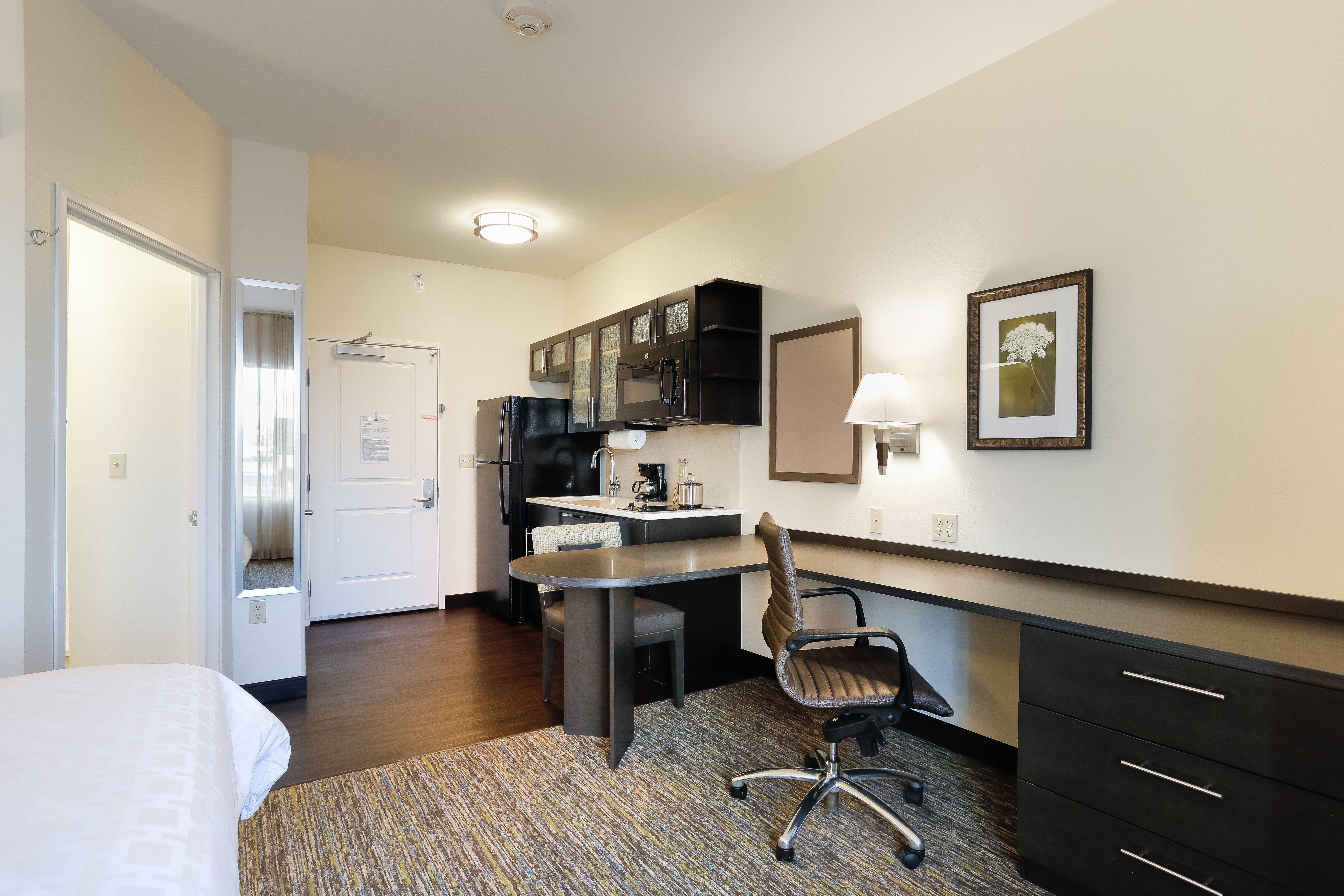 Candlewood Suites Lenexa - Overland Park Area, An Ihg Hotel Exterior photo