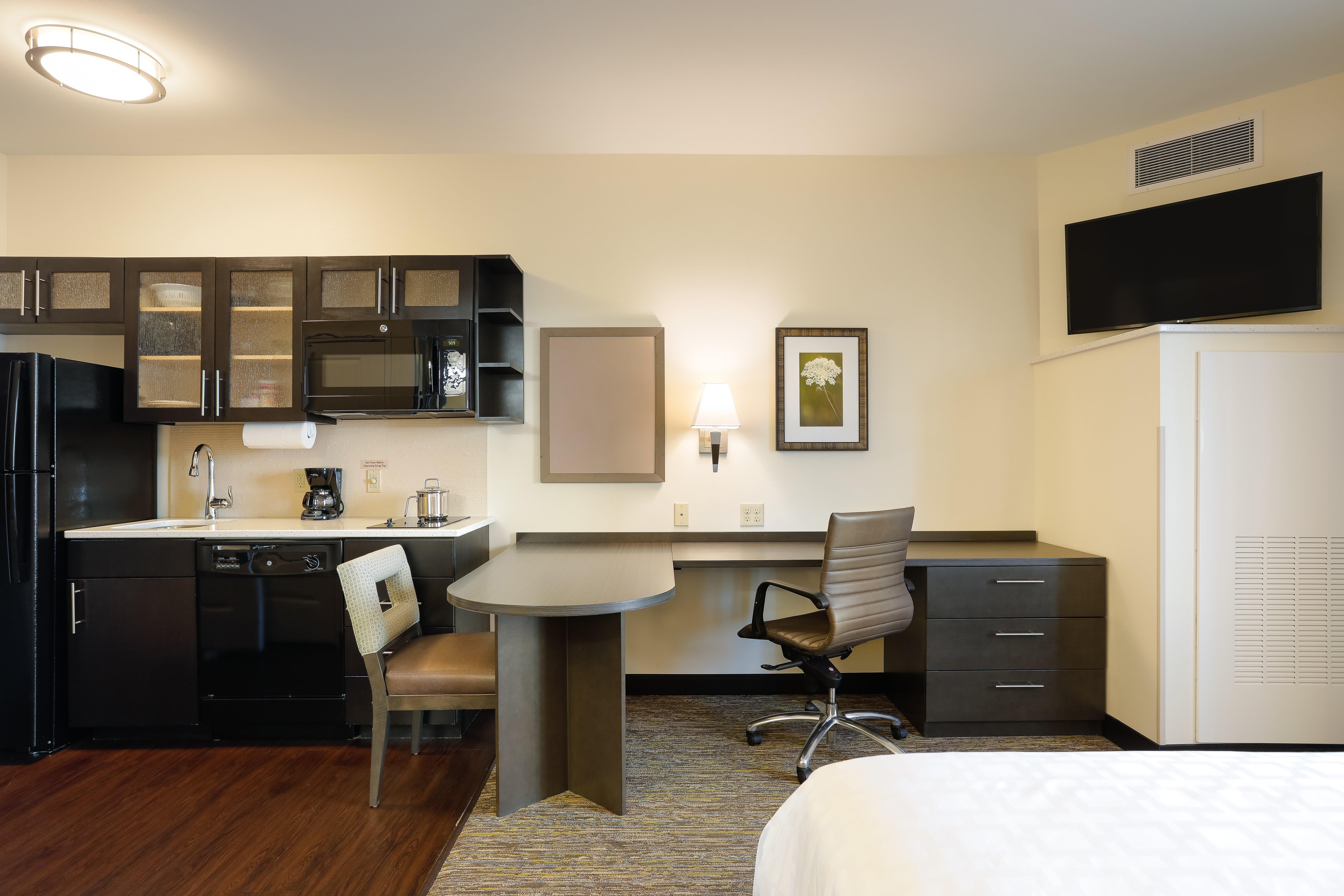 Candlewood Suites Lenexa - Overland Park Area, An Ihg Hotel Exterior photo