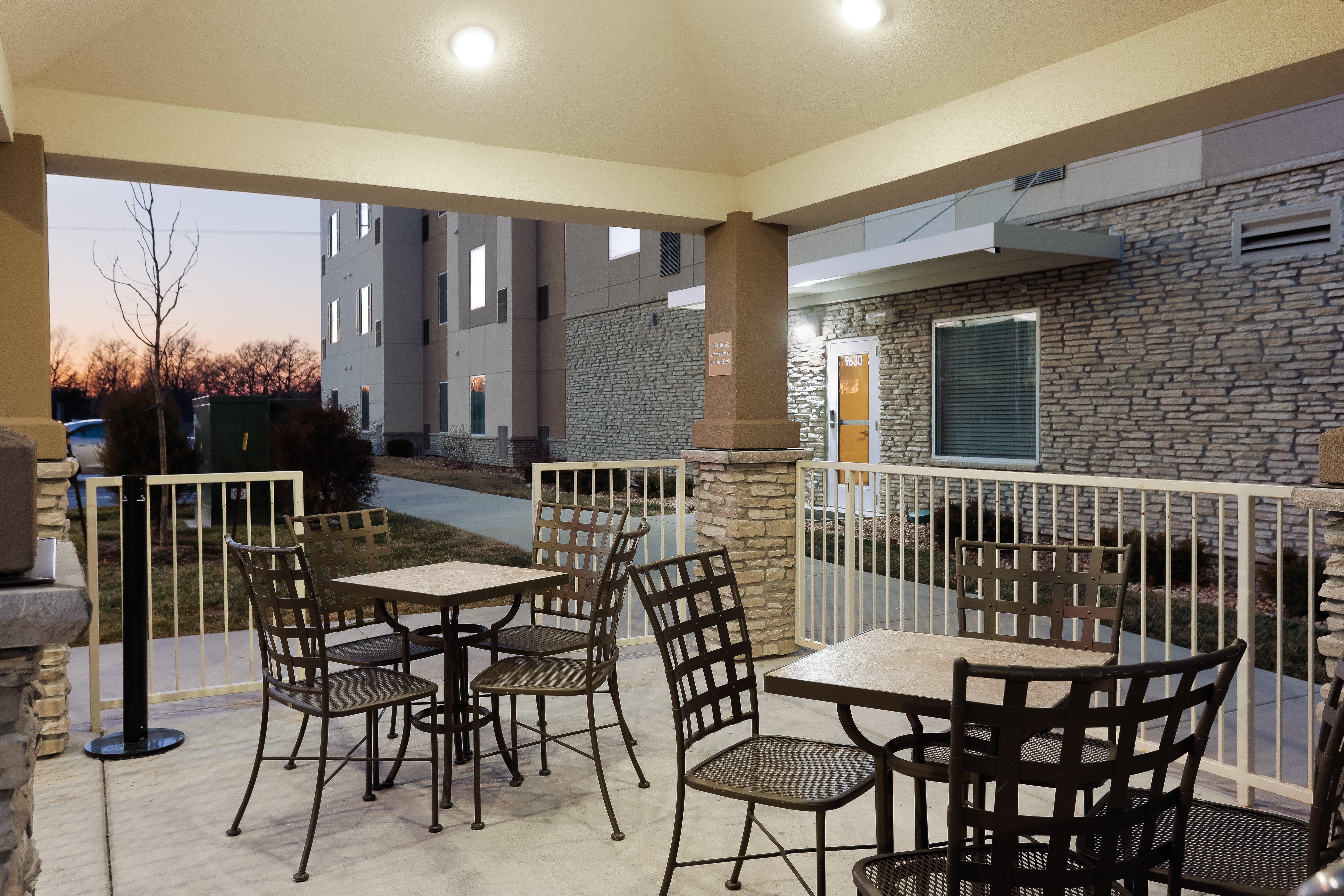 Candlewood Suites Lenexa - Overland Park Area, An Ihg Hotel Exterior photo